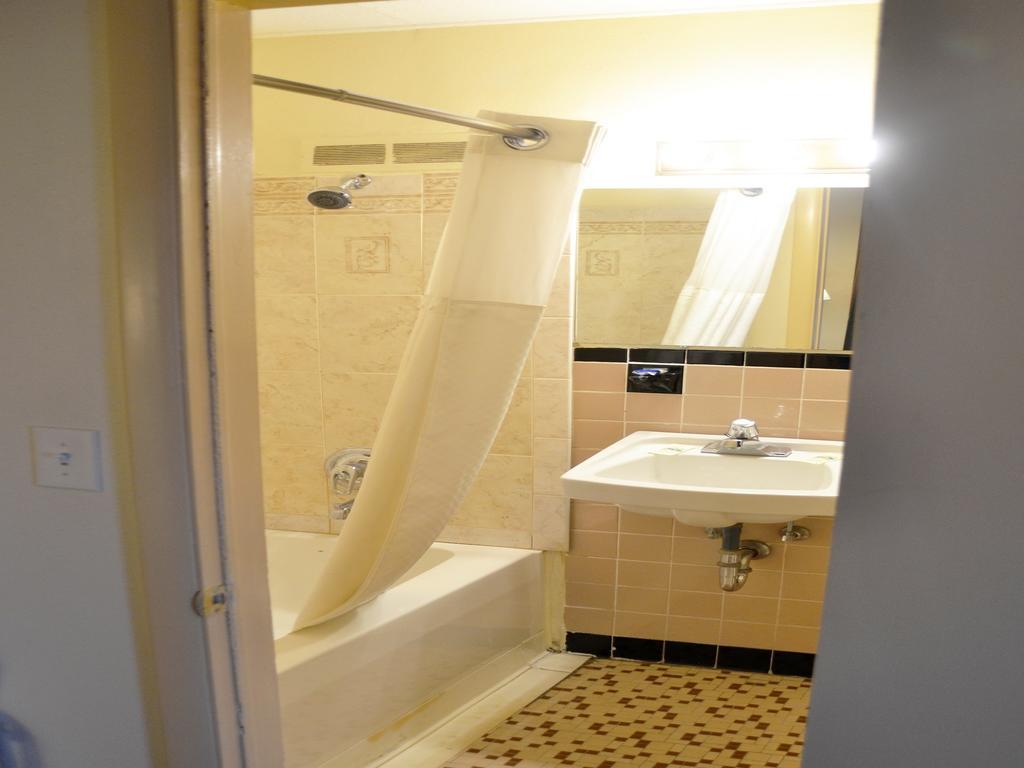 Scottish Inns Potsdam Room photo