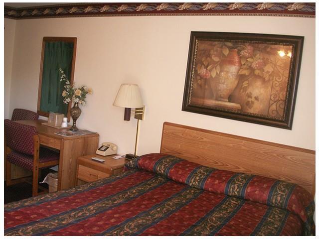 Scottish Inns Potsdam Room photo